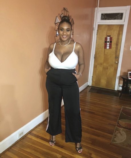 Suly OnlyFans Bilder