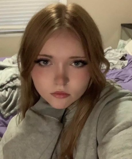 yours___truly___sav1 Nackt