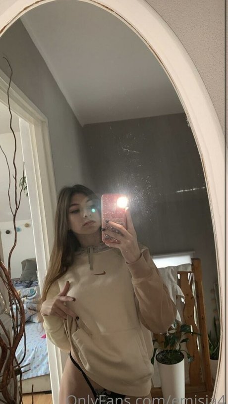 Emisia4 OnlyFans Nacktbilder geleakt