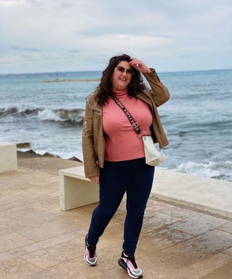 Caliope Oben ohne OnlyFans