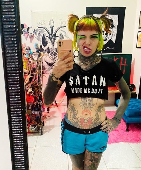 Mari Zombie Leaks von OnlyFans