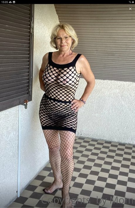 Mommymolly OnlyFans Striptease