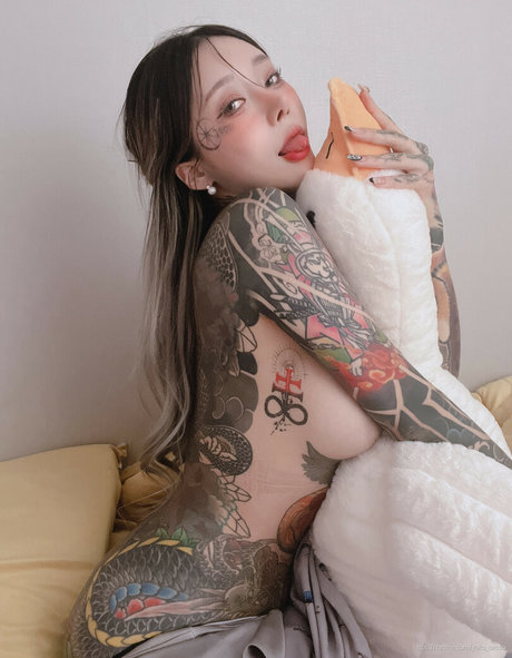 Yoko OnlyFans Striptease