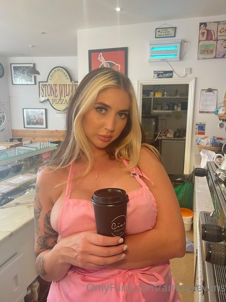 Amira Evans OnlyFans geleakte Brüste