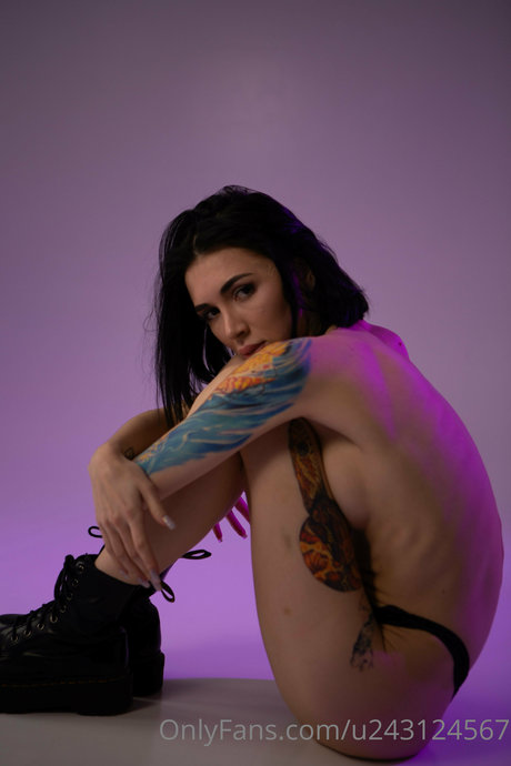 Mika Davis Sextape OnlyFans Nacktbilder