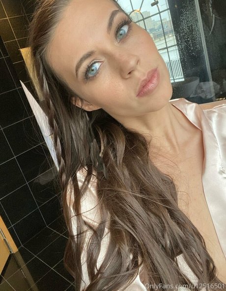 Explore with SARA Leaked OnlyFans Bilder