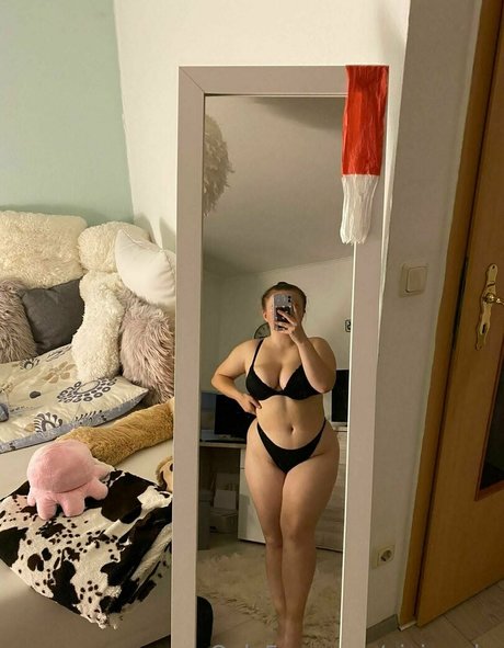 Vivien rks OnlyFans Nacktfotos