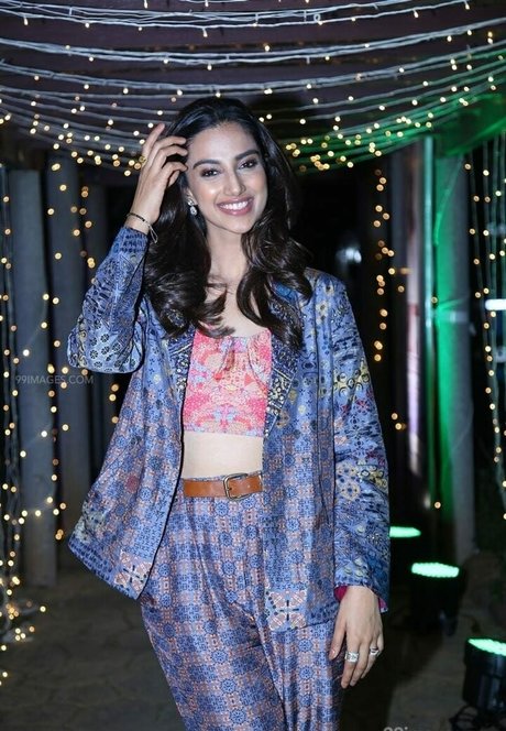 Meenakshi Chaudhary OnlyFans Striptease