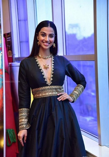 Meenakshi Chaudhary OnlyFans Nacktbilder