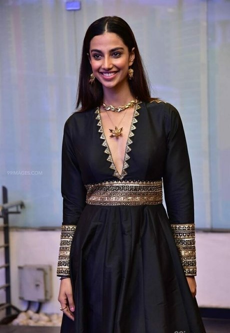 Meenakshi Chaudhary OnlyFans-Seite