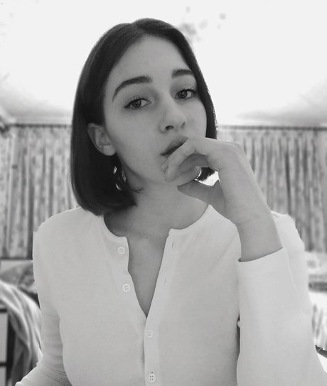 Sophie 5 OnlyFans Model Fotos