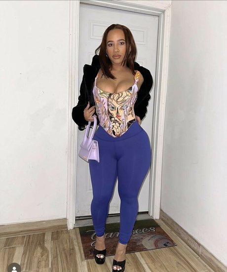 Carolinelloo Nacktbilder von OnlyFans