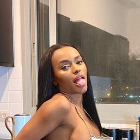 Sapir Adona Oben ohne OnlyFans