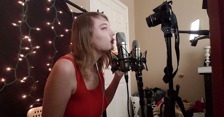 softlygaloshes OnlyFans Sex