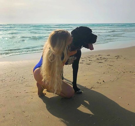 Tiny Miny Mo OnlyFans Brüste Bild