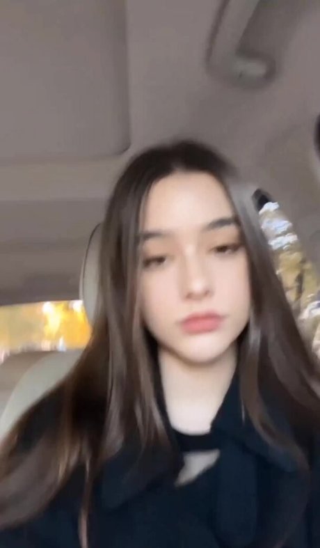 Dasha Tarab Oben ohne OnlyFans