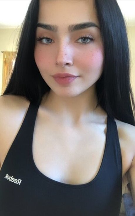 Flores Isabella98 OnlyFans Leak