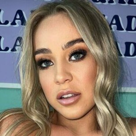 Emily McCarthy Nackt auf OnlyFans Leaks