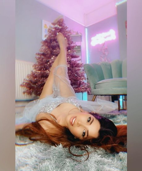 Mizz Ellaa ASMR OnlyFans gratis