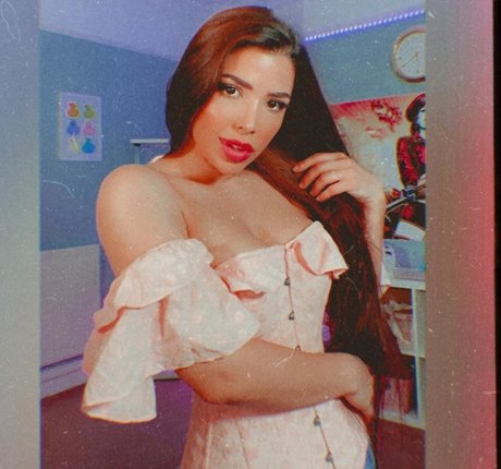 Mizz Ellaa ASMR NurlyFans-Pornos