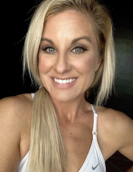 Blonde Country Girl OnlyFans-Creator