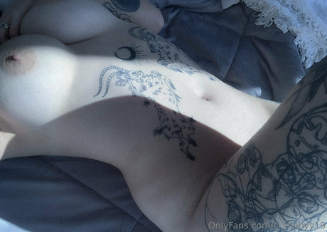 lilmarsbaby OnlyFans Model Fotos