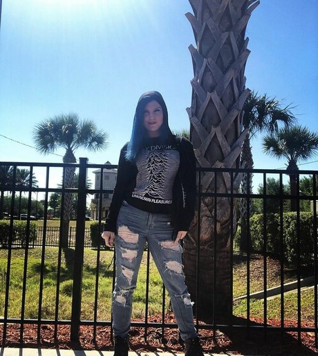 Leva Bates OnlyFans Model Bilder