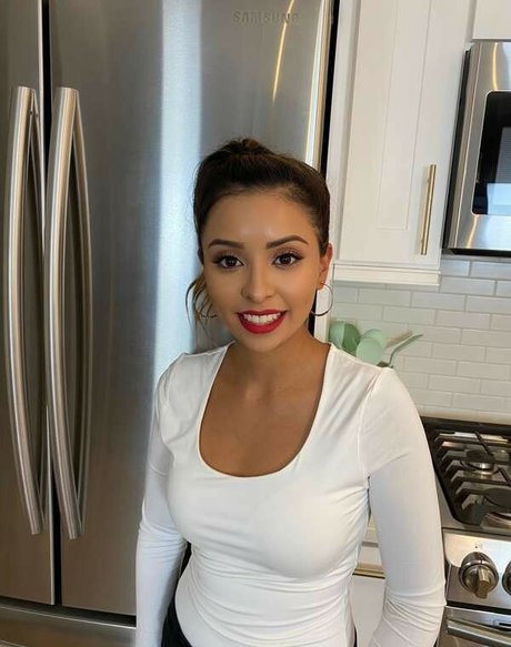 Iris In The Kitchen OnlyFans-Fotos