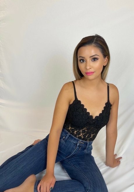 Iris In The Kitchen OnlyFans Dirtyship geleakt