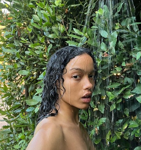 Whitney Peak Nacktbilder von OnlyFans