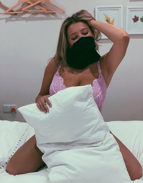 Zara Zahir Nacktbilder von OnlyFans