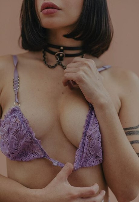 Paulabuenavidaa NurlyFans-Brüste