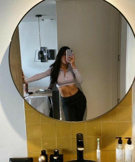 curlyjessica Leak von OnlyFans