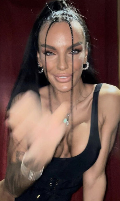 Alisa in wonderland Bilder OnlyFans