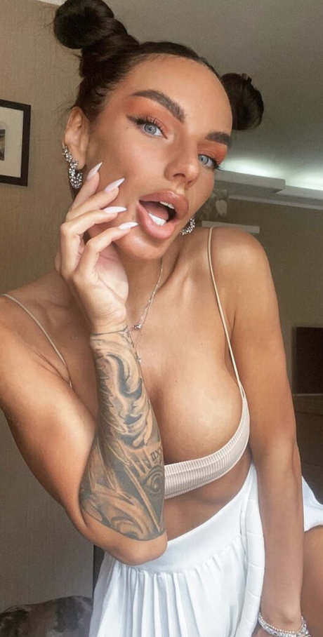 Alisa in wonderland Nacktbilder von OnlyFans