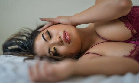 Hmong Julie Vue OnlyFans-Bilder