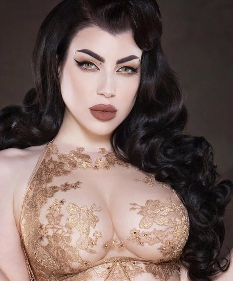 Threnody In Velvet Nacktbilder von OnlyFans geleakt