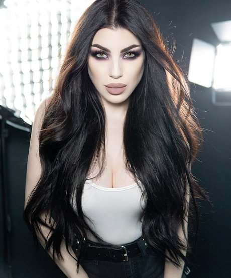 Threnody In Velvet Leak von OnlyFans Pornografie