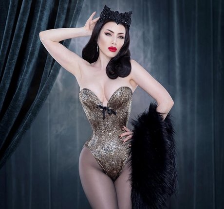 Threnody In Velvet OnlyFans Nacktbilder