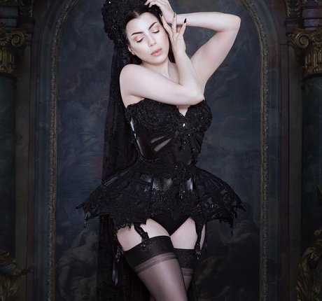 Threnody In Velvet Füße OnlyFans