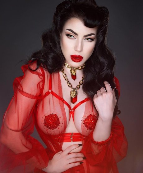 Threnody In Velvet OnlyFans Bilder geleakt