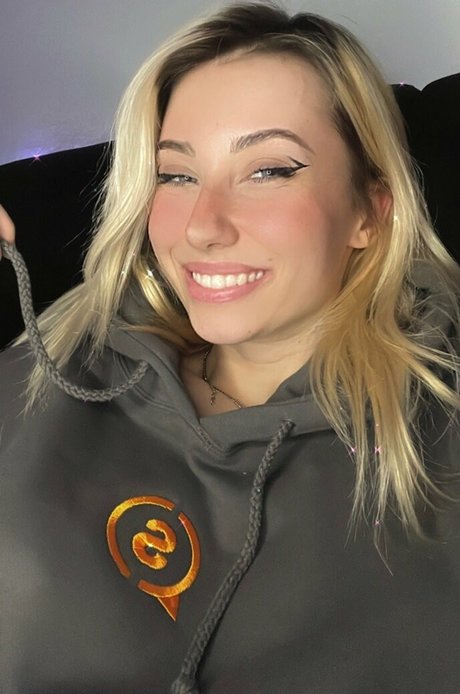 veylaneey OnlyFans-Bilder