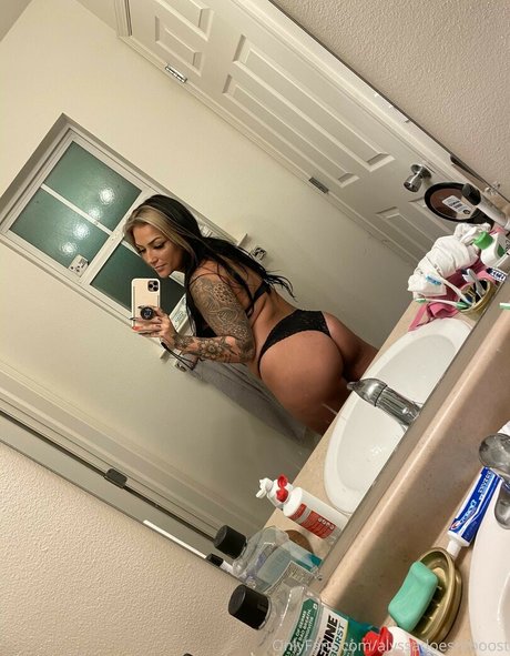 Alyssadoesntboost OnlyFans-Leak