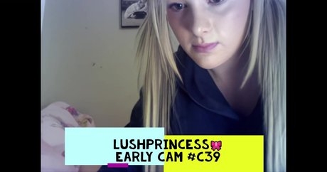 Divinebrat Nacktbilder OnlyFans Leak