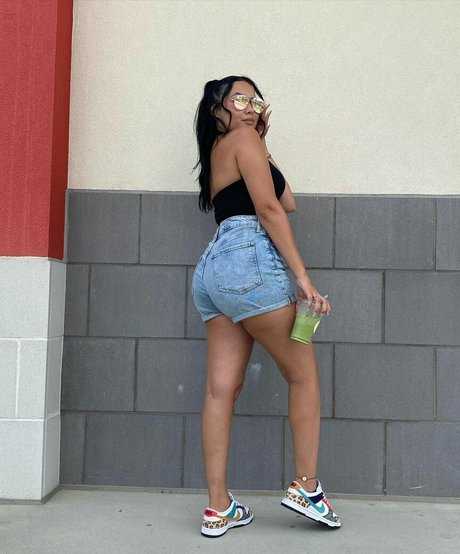 Alejandramariaxo OnlyFans Brüste Bild