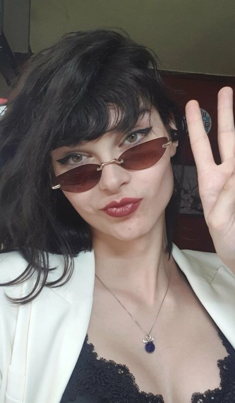 Niki Zmf Nacktpornos auf OnlyFans