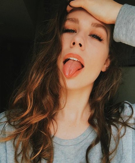 Seen Ellbats Nacktbilder von OnlyFans