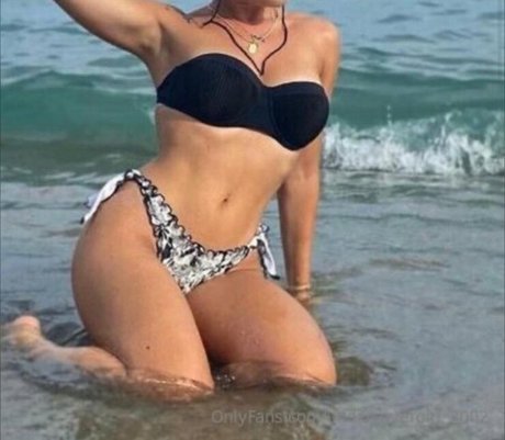 Undercovergirl 2002 OnlyFans-Model