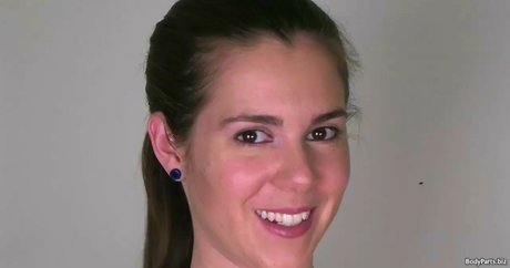 bodyparts biz OnlyFans Lesbisch