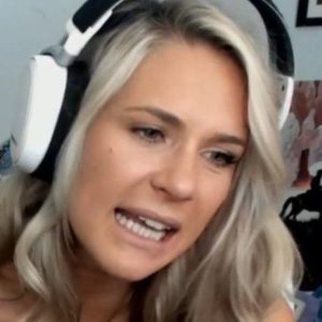 Legendarylea OnlyFans Brüste Bild